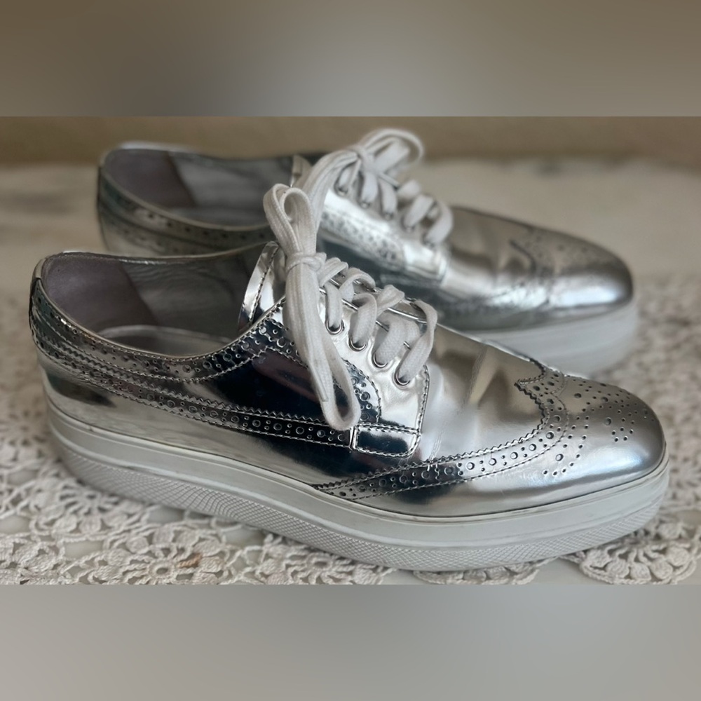 PRADA Oxford Metallic Brogue Lace Up Loafer Shoes Size 40 $995 - Picture 2 of 11